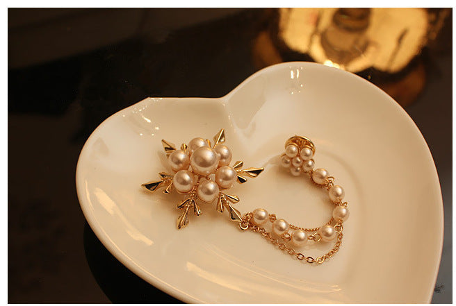 Pearl flower brooch