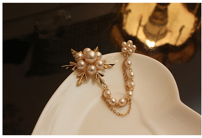 Pearl flower brooch