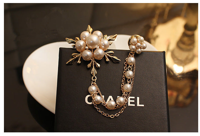 Pearl flower brooch