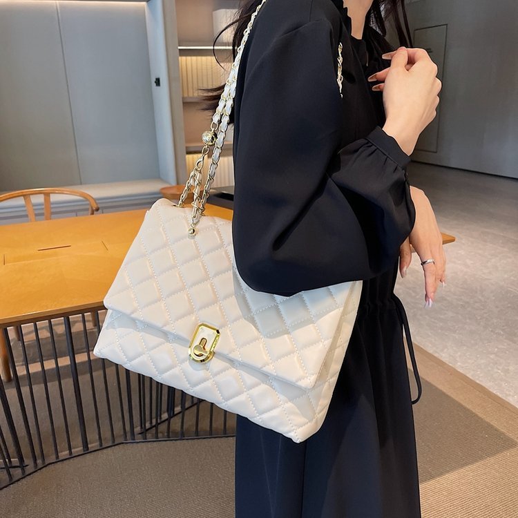 Embroidery Thread Shoulder Bag
