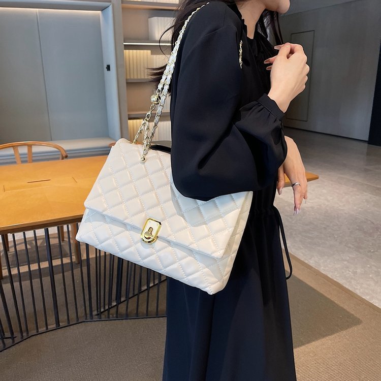 Embroidery Thread Shoulder Bag