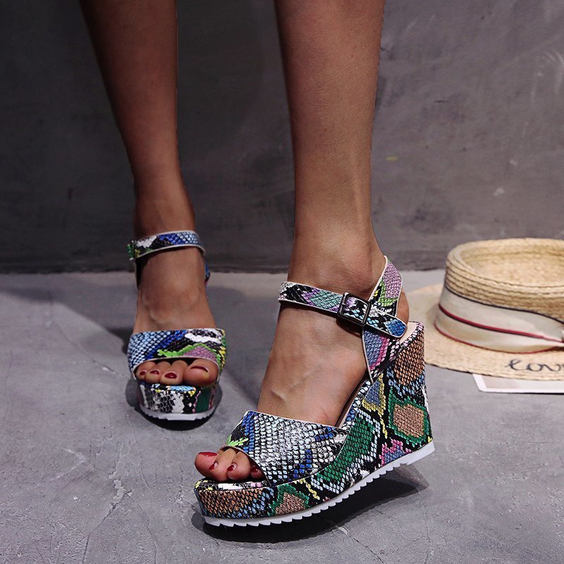 Flat Buckle Platform Platform Sandals