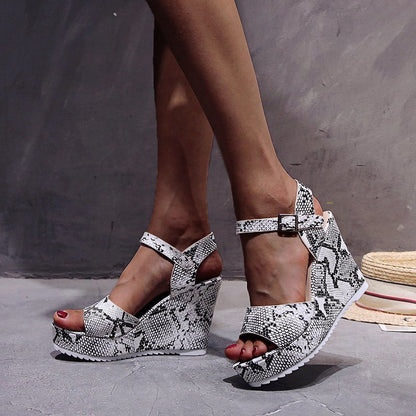 Flat Buckle Platform Platform Sandals