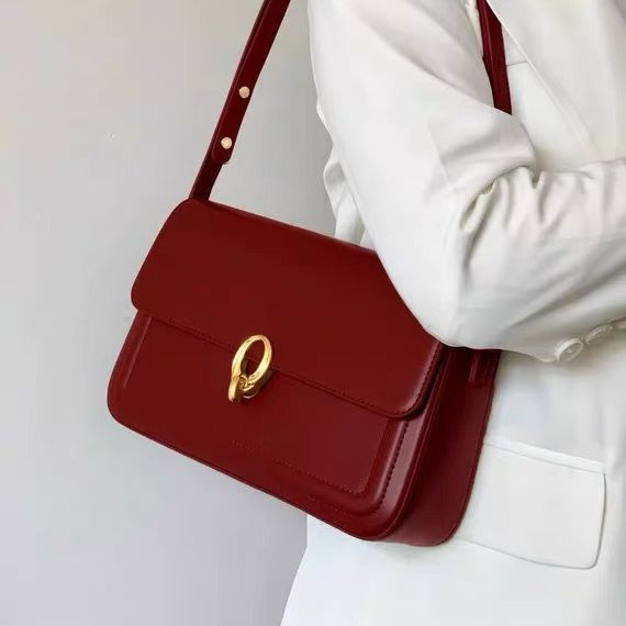 Light Luxury Commuter Bag